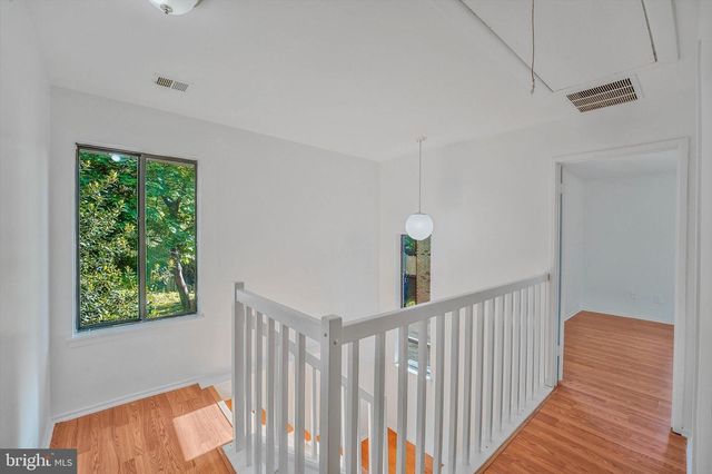 2974 BORGE ST, Oakton, VA 22124
