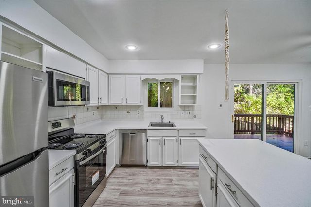 2974 BORGE ST, Oakton, VA 22124