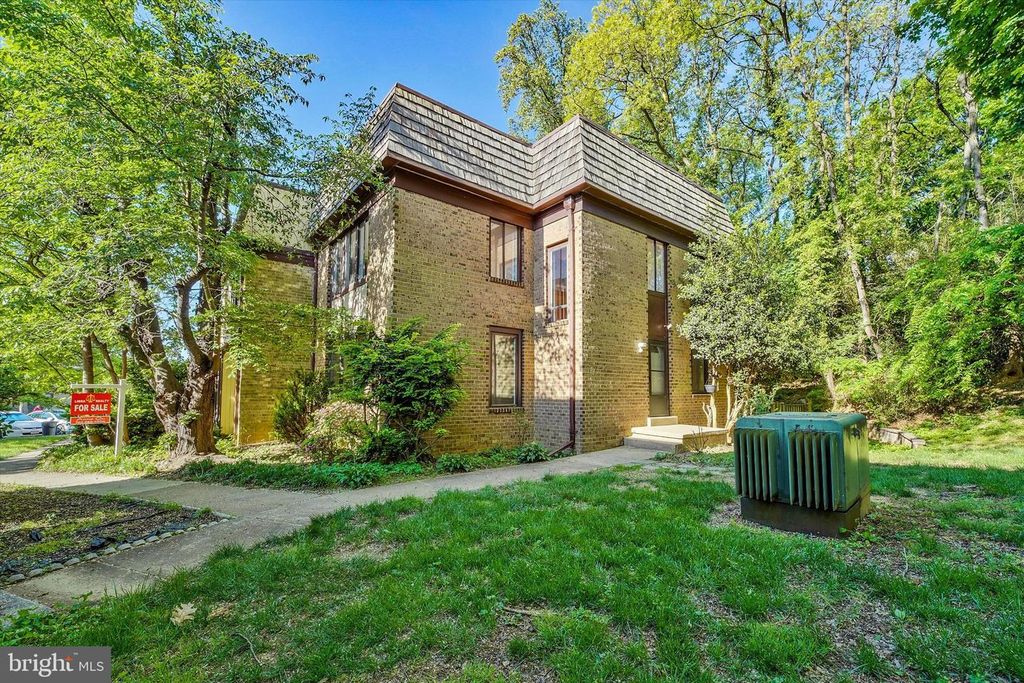 2974 BORGE ST, Oakton, VA 22124