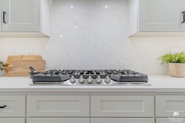 14371 Prairie Fire Lane, Wamego, KS 66547