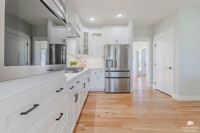 14371 Prairie Fire Lane, Wamego, KS 66547