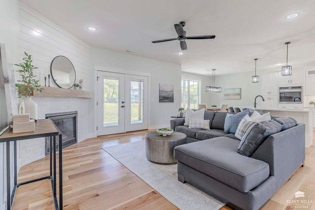 14371 Prairie Fire Lane, Wamego, KS 66547