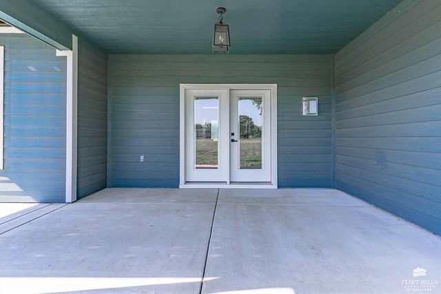 14371 Prairie Fire Lane, Wamego, KS 66547