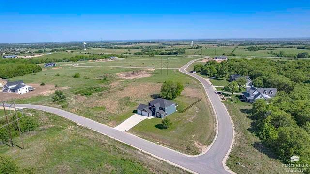 14371 Prairie Fire Lane, Wamego, KS 66547