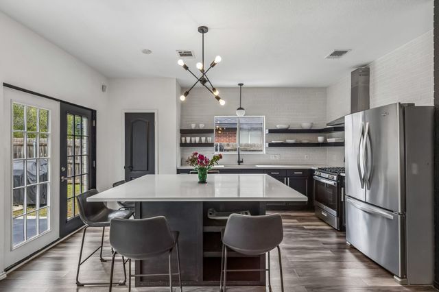 6804 Gabion DR, Austin, TX 78749