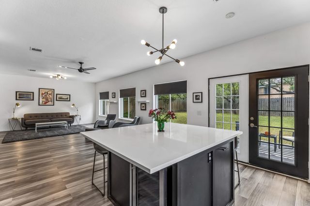 6804 Gabion DR, Austin, TX 78749