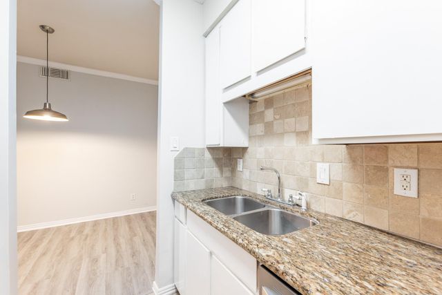 10047 Westpark Drive 49, Houston, TX 77042