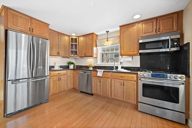 48 Grapevine Ave, Lexington, MA 02421