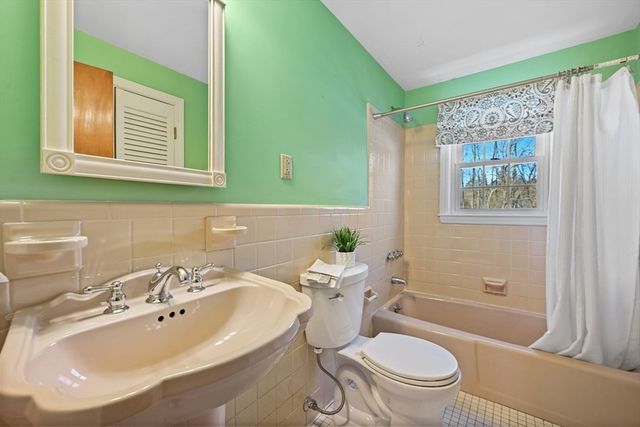 48 Grapevine Ave, Lexington, MA 02421