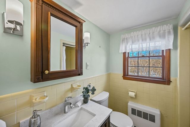 48 Grapevine Ave, Lexington, MA 02421