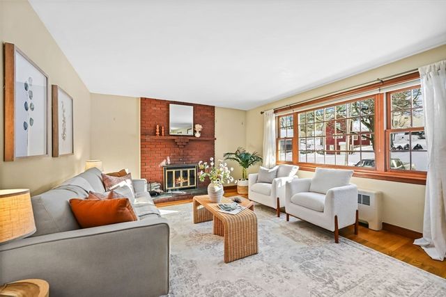 48 Grapevine Ave, Lexington, MA 02421