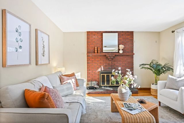 48 Grapevine Ave, Lexington, MA 02421