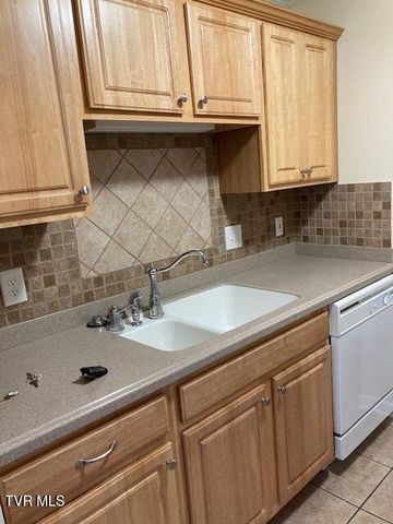 504 -D Pilgrim Court D, Johnson City, TN 37601