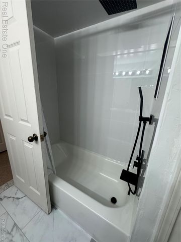 854 River Bend Drive, Rochester Hills, MI 48307