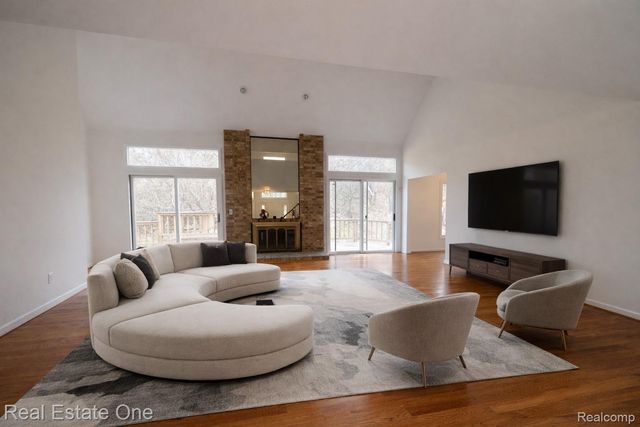 854 River Bend Drive, Rochester Hills, MI 48307