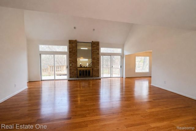 854 River Bend Drive, Rochester Hills, MI 48307