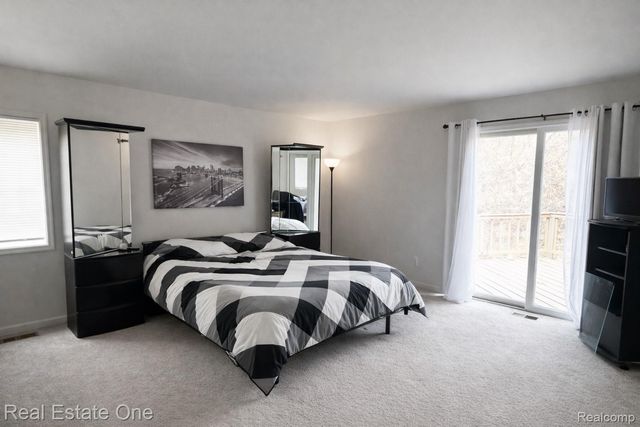 854 River Bend Drive, Rochester Hills, MI 48307