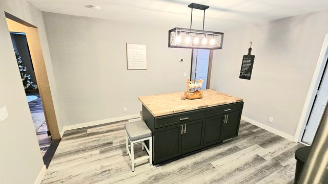 705 N Ottawa Avenue, Dixon, IL 61021