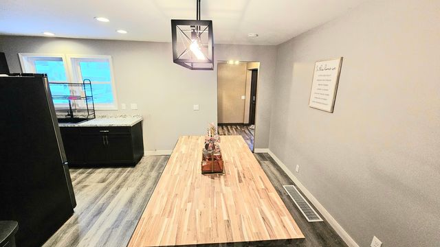 705 N Ottawa Avenue, Dixon, IL 61021