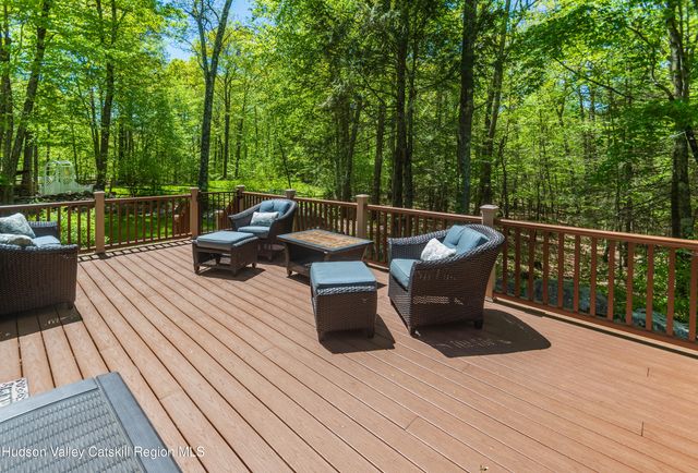 14 Glen Rock Circle, Highland, NY 12528
