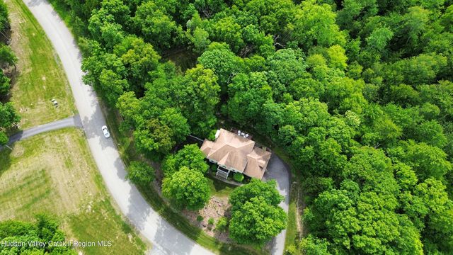 14 Glen Rock Circle, Highland, NY 12528