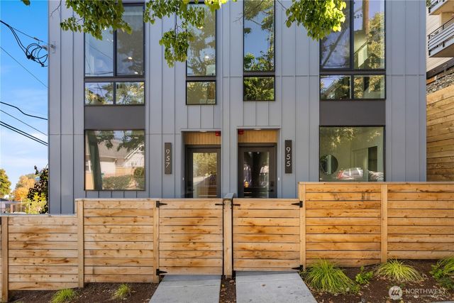 955 N 35th Street, Seattle, WA 98103