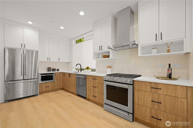 955 N 35th Street, Seattle, WA 98103