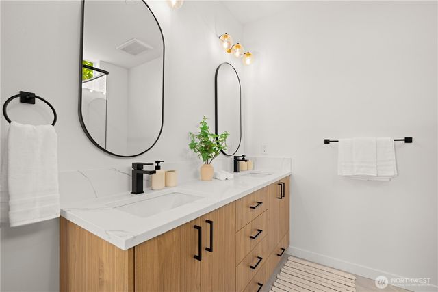 955 N 35th Street, Seattle, WA 98103