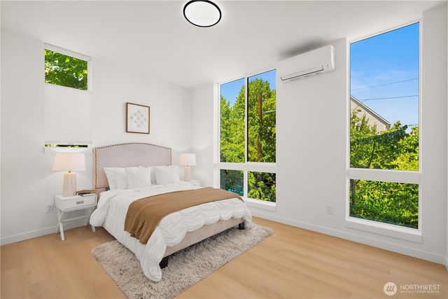 955 N 35th Street, Seattle, WA 98103