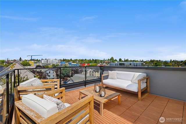 955 N 35th Street, Seattle, WA 98103
