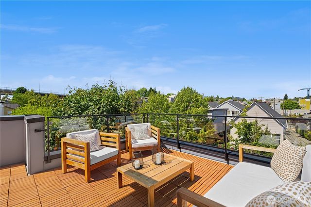 955 N 35th Street, Seattle, WA 98103