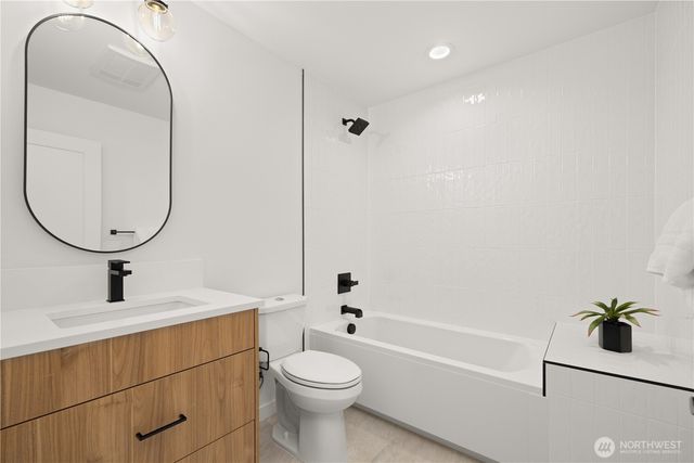 955 N 35th Street, Seattle, WA 98103