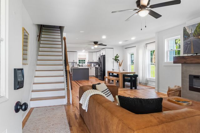 411 Riverside Dr, Columbia, TN 38401