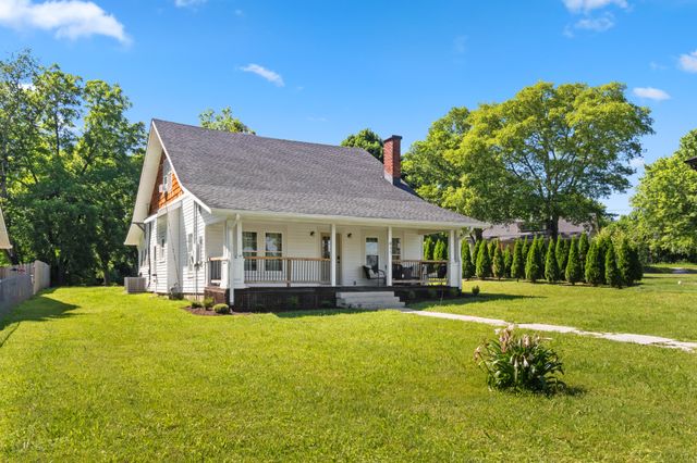 411 Riverside Dr, Columbia, TN 38401