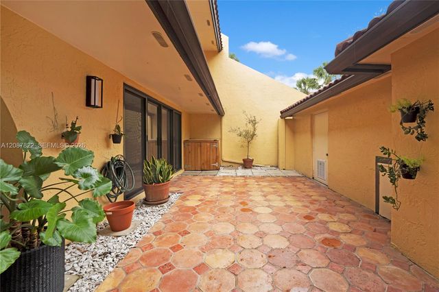 3871 Alcantara Avenue 74D, Doral, FL 33178