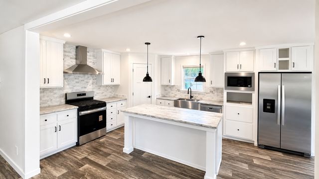 24 Pinrock Drive, Sturbridge, MA 01566