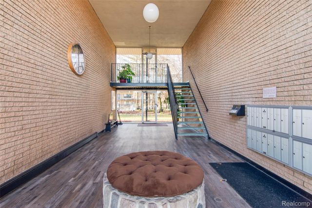 995 N Cass Lake Road 218, Waterford Charter Township, MI 48328