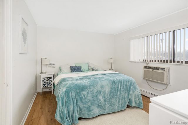 995 N Cass Lake Road 218, Waterford Charter Township, MI 48328