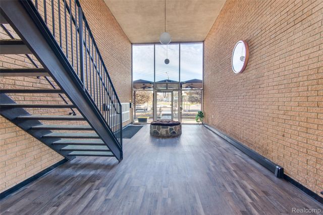 995 N Cass Lake Road 218, Waterford Charter Township, MI 48328