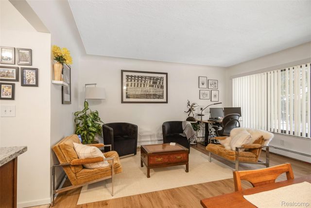 995 N Cass Lake Road 218, Waterford Charter Township, MI 48328