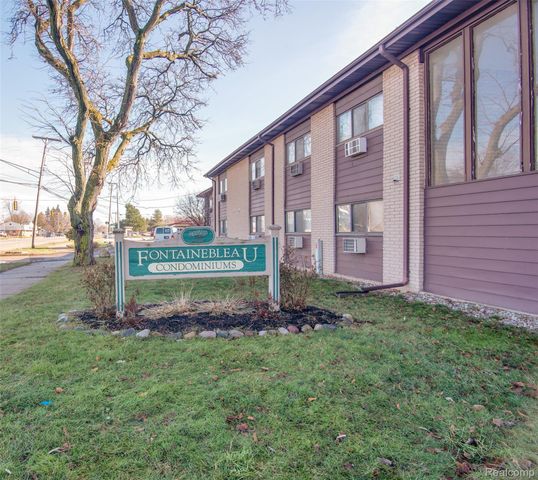 995 N Cass Lake Road 218, Waterford Charter Township, MI 48328