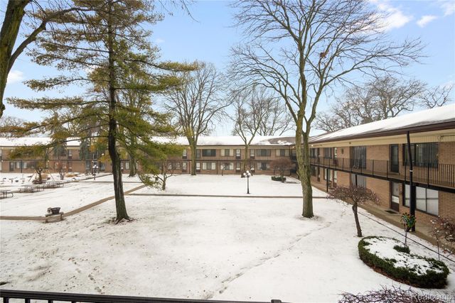 995 N Cass Lake Road 218, Waterford Charter Township, MI 48328