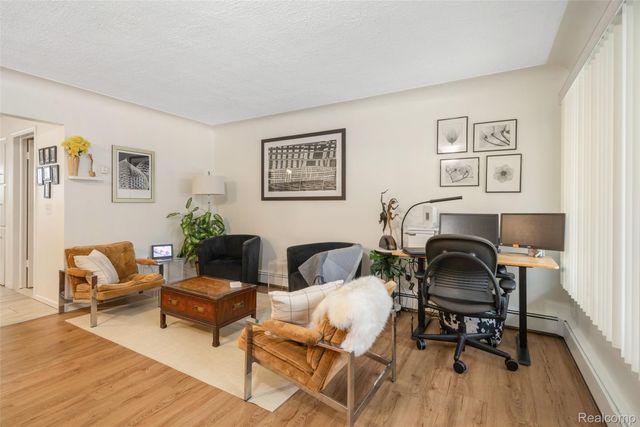 995 N Cass Lake Road 218, Waterford Charter Township, MI 48328