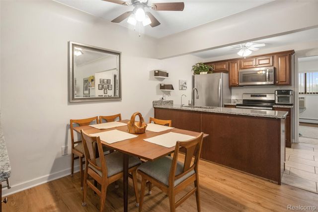 995 N Cass Lake Road 218, Waterford Charter Township, MI 48328