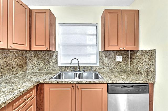 9410 Tangerine Place 105, Davie, FL 33324