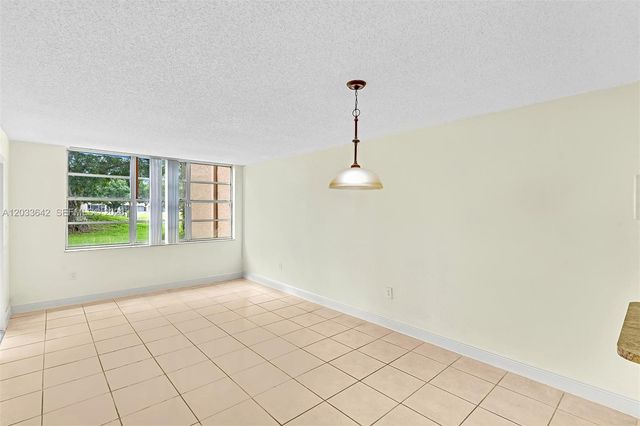9410 Tangerine Place 105, Davie, FL 33324