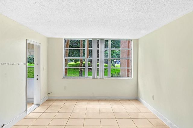 9410 Tangerine Place 105, Davie, FL 33324