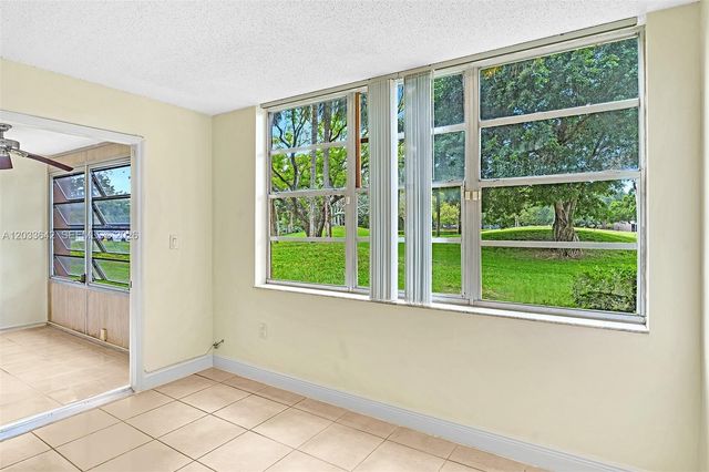 9410 Tangerine Place 105, Davie, FL 33324