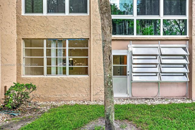 9410 Tangerine Place 105, Davie, FL 33324