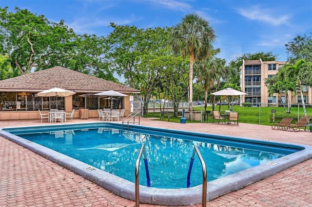 9410 Tangerine Place 105, Davie, FL 33324